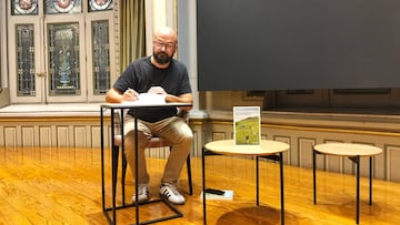 Galder Reguera, ante el libro total