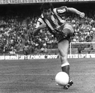 El delantero jugó en el Atlético Madrileño y luego pasó al Atlético de Madrid con el que ganó una Copa del Rey y una Supercopa de España. 