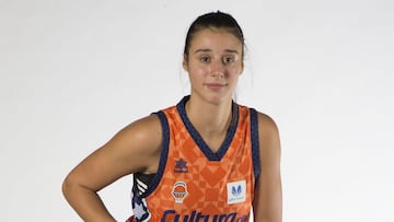 Raquel Carrera consigue un nuevo título que agranda su ya increíble leyenda. Sus tiros libres para ganar la Eurocup, históricos.