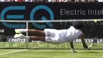 Escuchen al público y al locutor: un puntazo más propio de videojuegos que de la ATP