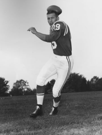 Quarterback. Jugó en Pittsburg Steelers, Baltimore Colts y San Diego Chargers durante sus 18 años de carrera (1955-1973). Su récord de pases de touchdown en 47 partidos consecutivos impuesta entre 1956 y 1960 permaneció sin ser superada hasta 2012.