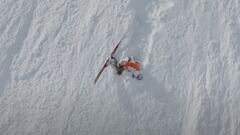 Kai Jones, en el suelo nevado de Jackson Hole, tras su terrible caída en la que se partió las tibias el 7 de marzo del 2023.