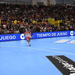 Nava disfruta por encima de la amplia derrota ante el Barça