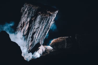 This image is free for editorial purposes only when used in relation to Red Bull Illume. Please always add the photographer credit: ? Name of photographer / Red Bull Illume Photographer: Jeremy Bernard, Athlete: Nina Caprez, Location: Monolithe du Beaufortain, France // Red Bull Illume 2023 // SI202310051925 // Usage for editorial use only //