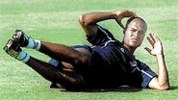 <b>MARCOS ASSUNÇAO</B>. Betis. Procede del Roma. 26 años. Llega traspasado. Brasileño (extracomunitario). Contrato hasta 2008.