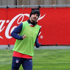 Simeone recupera a Griezmann, Giménez y Azpilicueta para Vila-real