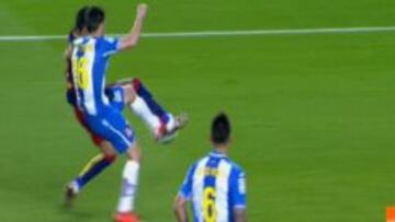 El Barça reclamó un penalti de Javi López a Neymar en el 24'