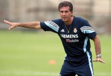 Carlos Queiroz llegó al Real Madrid en la temporada 2003/2004. Tuvo un comienzo espectacular pero al llegar el tramo final de temporada, el equipo se desplomó quedando en 4º posición. El portugués fue destituido al terminar la temporada.