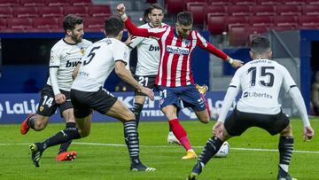 Yannick Carrasco contra el Valencia.