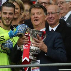 Van Gaal se va con la FA Cup: Mourinho, la próxima semana