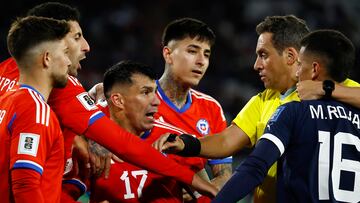 El DT que le gusta a Medel para la Roja: “Tiene cosas importantes para darle al fútbol chileno” 