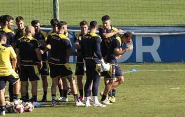 Valcarce se suma a las opciones para cubrir a Lucas y Yeremay