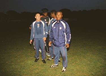 El jugador nigeriano llegó, también, de la mano de Jesús Gil. Estuvo únicamente un año en el club. Más tarde jugó en conjuntos como el Córdoba, Leganés, Albacete o Xerez entre otros.