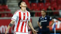 Alan Pulido perdi&oacute; la final de Copa en Grecia con Olympiacos.