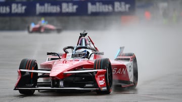 Oliver Rowland, con el Nissan en el E-Prix de Berlín.