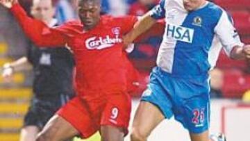 <b>LA ESPELUZNANTE LESIÓN DE CISSÉ. </b>Djibril Cissé dijo ayer adiós a la temporada tras fracturarse la tibia y el peroné de su pierna izquierda. La imagen muestra la espeluznante fractura.