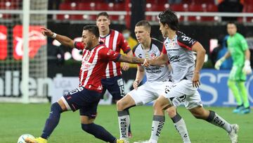 Action from the Clásico Tapatío at the Apertura 2022