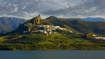 Zahara de la Sierra, base donde comienza el Puerto de Las Palomas