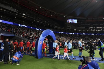 Salida al campo de los jugadores.