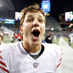 Did rookies pay for a $322,000 dinner as part of their initiation into the San Francisco 49ers?