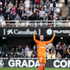 Escandell y Ortuño devuelven a los albinegros al playoff