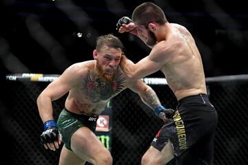 El combate entre McGregor y Khabib en imágenes