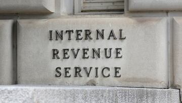 La se&ntilde;alizaci&oacute;n se ve en la sede del Servicio de Impuestos Internos (IRS) en Washington, D.C., EE. UU., 10 de mayo de 2021. 