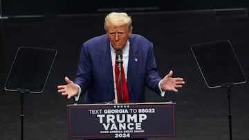 Donald Trump paga la cuenta de una mujer en un supermercado