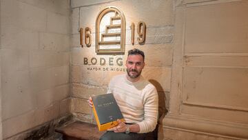 Saúl Craviotto visita la bodega Mayor de Migueloa