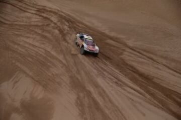 El francés Stephane Peterhansel durante la quinta etapa entre Tupiza y Oruro.