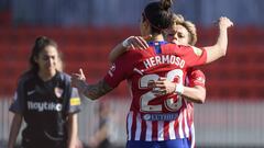 Jennifer Hermoso celebra un gol con Amanda Sampedro. 