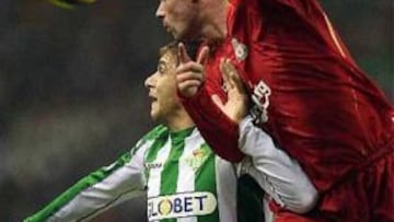 <b>SIN GOLES</b>. El Betis puso el punto y final a su andadura en Liga de Campeones en Anfield y ante un campeón mediocre, incapaz de batir a Doblas.