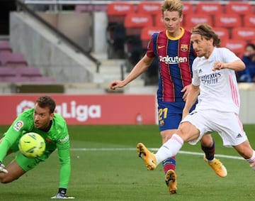 El gol de Modric, con el exterior, en el Cl&aacute;sico.