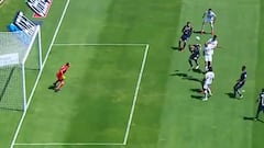 La buena atajada que impidió el gol de Mora en México