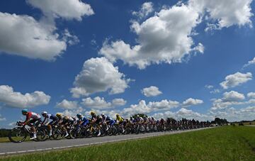 El pelotón durante la segunda etapa del Tour de Francia 2022.