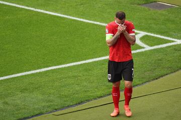 Arnautovic se seca las lágrimas tras marcar el 1-3 de penalti.