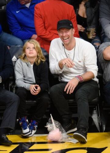 Chris Martin y su hijo Moses Martin.