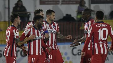 Los jugadores del Atlético celebran un gol ante el Cardassar.
