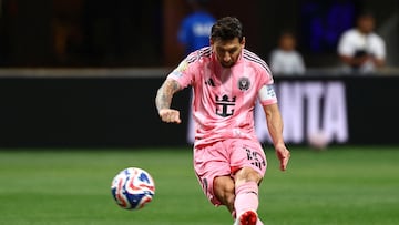 Soccer Football - FIFA Club World Cup - Group A - Inter Miami CF v FC Porto - Mercedes-Benz Stadium, Atlanta, Georgia, U.S. - June 19, 2025 Inter Miami CF's Lionel Messi scores their second goal from a free kick REUTERS/Kai Pfaffenbach TPX IMAGES OF THE DAY