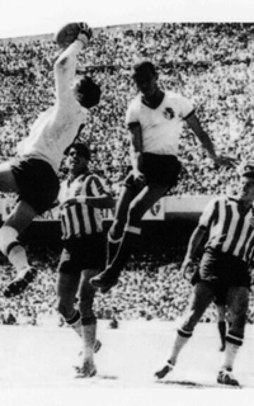 Un año después repitieron la hazaña, de nueva cuenta contra las Chivas, la sede fue la Ciudad de los Deportes (ahora Estadio Azul). Un gol le bastó al conjunto crema, obra de Manuel Cañibe al minuto 48.