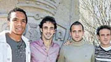 <b>PASADO BLANCO. </b>Valdo, Juanfran, Soldado y Corrales.