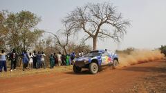 Carlos Sainz (Volkswagen) en Mali durante el Dakar 2007. 