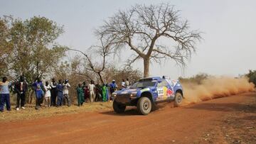 Carlos Sainz (Volkswagen) en Mali durante el Dakar 2007. 