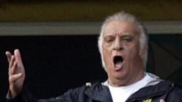 EN DESACUERDO. El técnico de Boca Júniors no entiende que no pueda fumar en el banquillo para apaciguar sus nervios