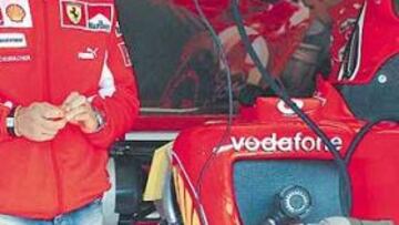 <b>BUSCA RESPUESTAS. </b>El equipo Ferrari, con Michael Schumacher a la cabeza, trabaja sin descanso para superar la grave crisis que atraviesa. En Mónaco, volverán a intentarlo.
