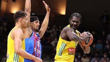 El Bar?a m¨¢s coral derrota a Alba Berl¨ªn a base de triples