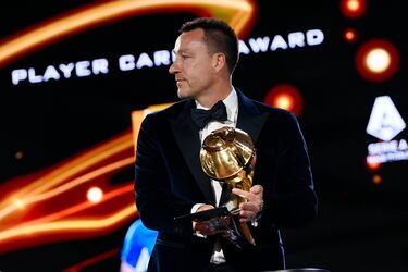 John Therry, premio a su carrera como jugador.