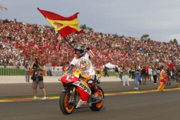GP Valencia 3º  En la última carrera de la temporada, el piloto del equipo Repsol Honda se asegura el Campeonato del Mundo de MotoGP en su año de debut y se convierte en el piloto más joven en ganar un Mundial de la categoría reina con 20 años y 266 días.