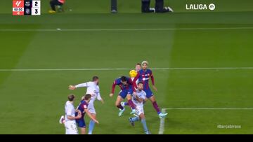 Lewandowski, era el 3-3 y justo antes del 2-4: él mete 19 de cada 20 ahí...