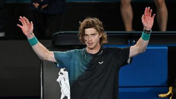 Andrey Rublev celebra su victoria contra Alex De Miñaur.